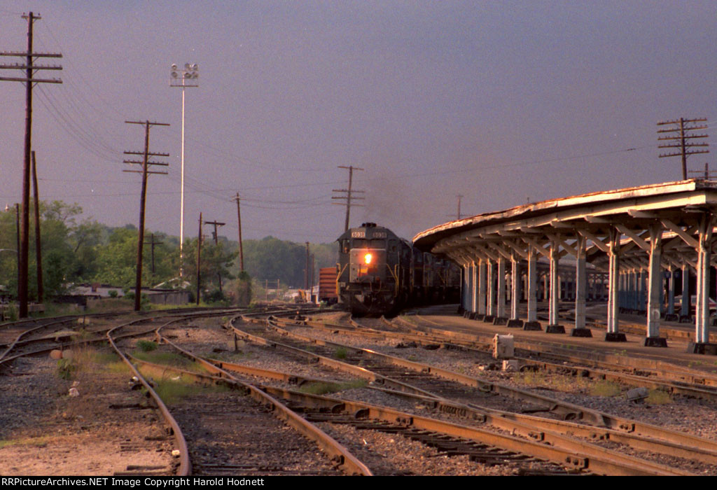 SBD 8038 leads a southbound pig train